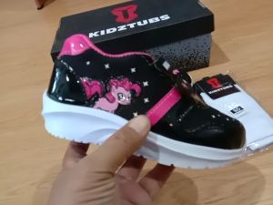 Sepatu Sekolah Anak Karakter Kuda & Velcro