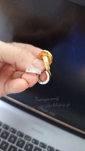 [Titan không gi] Khoen tai bông tai titan trắng & Vàng chạm sọc mắt mèo sáng lấp lánh