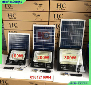 Đèn pha năng lượng mặt trời cao cấp 60W 100W 200W 300W & 500W thương hiệu HC SOLAR vỏ nhôm tấm pin rời ánh sáng trắng báo pin ngoài