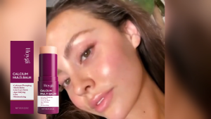 Hoygi Refreshing multi-effect facial moisturizing stick that reduces fine lines soothes redness emergency overnight rescue portable touch-up moisturizing balm stick