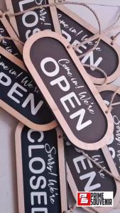 Open Closed Signage/Wooden Business  2 Sided Open Closed Hanging Sign for Store Decor