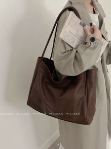 Retro Tote Bag Womens 2023 New Fashion Single Shoulder Underarm Bag Large Capacity Commuter Bag Soft PU Magnetic Buckle Closure