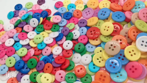 100 cái nút nhựa trộn màu hai mắt trẻ em nhiều kích cỡ 6mm 10mm 15mm 18mm 20mm thủ công DIY nút nhựa đồng phục