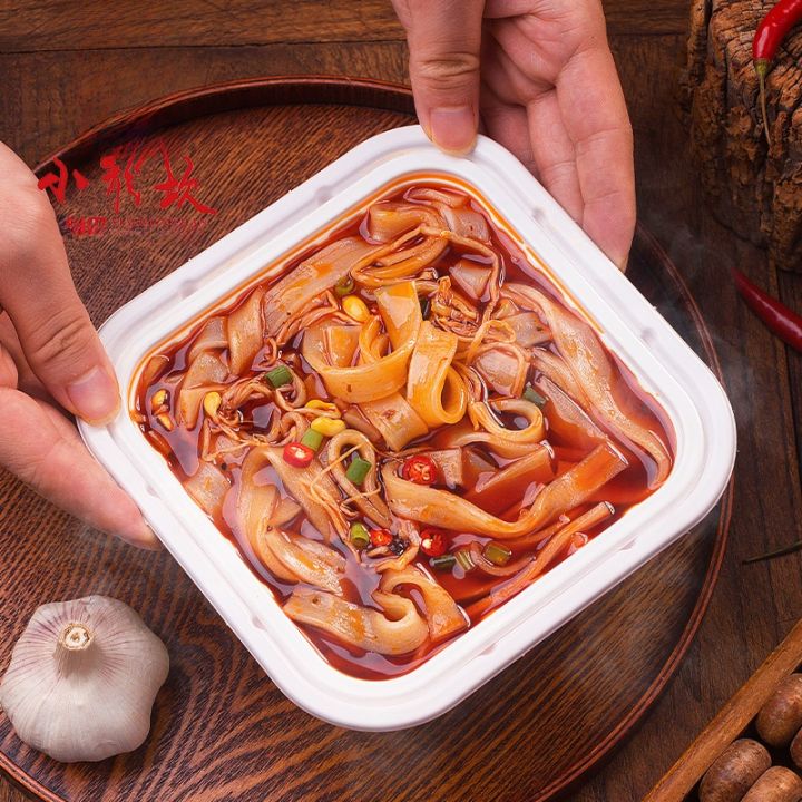 Convenient%20Self-Heating%20Hot%20Pot%20Noodles%20Vegetarian%20Meal%20in%20a%20Box%20Lazy%20Person's%20Quick%20Food%20Sichuan%20Style%20Home%20Use%20570g%20-%20Image%203