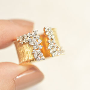 Huitan 2022 New Fashion Womens Finger Ring with CZ Stone Wiredrawing Effect Gold Color Wide Rings Luxury Female Jewelry Party