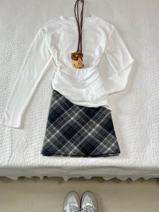 เสื้อยืดคอปกต่ำแขนยาวผู้หญิงฤดูใบไม้ร่วง/ฤดูหนาวเสื้อชั้นในแบบใหม่สุดเก๋ไก๋ เสื้อผ้าทำงานสไตล์เกาหลีทรงสลิมฟิต