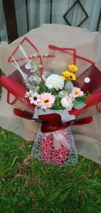 Buket bunga wrapping polkadot buket wisuda terbaru buket bunga artificial buket bunga wisuda terbaru tahun ini buket untuk pacar buket lamaran buket anniversary buket hari ibu buket hari guru buket murah buket bestseller buket kelulusan sekolah