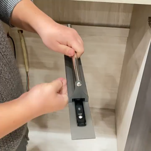 YissTiee Multifunctional Pull-Out Wardrobe Rack with Telescopic Slide Rail