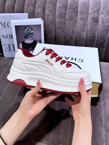 Giày Sneaker Nữ Đế Dày Trắng Kem Phối Đỏ Rượu – Dây Bản To Tăng Chiều Cao