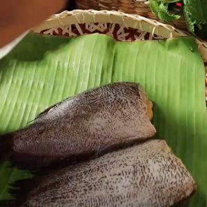 ปลาสลิดสด(มีไข่) 4-5 ตัว 500 กรัม แม่กาญปลาสลิด