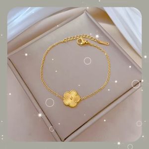 Lắc Tay Titan mạ vàng 24k sang trọng không han rỉ bóng sáng bảo hành 02 năm Hoa bốn cánh MLJK112