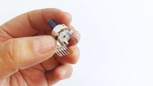 Potensio Mini 6 Pin B100k & Potentio Meter 104: Suku Cadang Audio Profesional