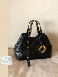 CHIO‘2ND | Elegant Moon Buckle Quilted Tote Bag for Women