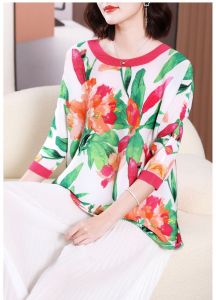 Nova quality⭐One person one pleat ⭐One person one fold ※ Literary and artistic vintage print Miyake fold top female spring clothing new fashion loose large size all match small shirt