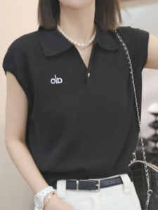 Shalldoer | เสื้อยืดแขนสั้นคอปกตุ่มลายตัวอักษรสไตล์เรียบง่ายแบบใหม่สำหรับผู้หญิงในช่วงฤดูร้อน เสื้อทรงหลวมบางๆ กระชับสัดส่วน ทรงพอดีตัว