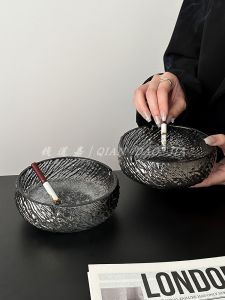 Luxurious round Ashtray Creative Home Office Design Anti-Dust Small Niche Design High End Glass Ashtray Simple Modern Style