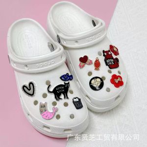 11pcs CROCS jibbitz quyến rũ đen và đỏ Hình Con Mèo hình trái tim khóa giày có thể tháo rời giày trang trí cho CROCS
