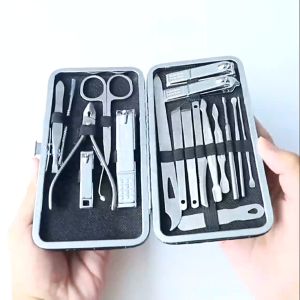 KAISER ชุดกรรไกรตัดเล็บครบเซต 12-19 ชิ้น พร้อมกระเป๋าหนัง ตัดเล็บสแตนเลส ตัดขนจมูก แต่งคิ้ว ปั่นหู กดสิว