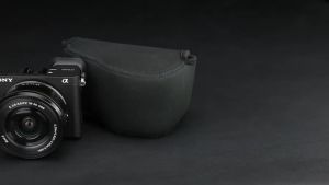 กระเป๋าใส่กล้อง Neoprene 323JJC สำหรับ ZV-E10 A6500 A6400 A6300 A6100 A6000 A5500 A5100 Canon Powershot SX510 HSM G1XM Mark III Fujifilm X30 Olympus EPL7 EPL6 EPL5 เลนส์ Sigma FP