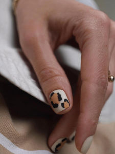 Fairy Short Leopard Print Nail Tips Handmade Whitening Effect Beige Color False Nails Wearable Nail Art Tools from Mainland China