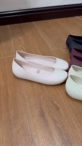 Crocs Women's Lightweight Round-Toe Casual Shoes: Simple & Stylish OEM