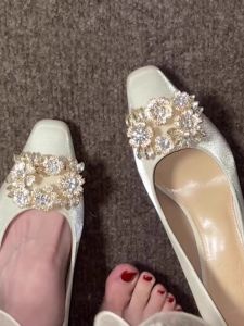 เรียบหรู รองเท้าแต่งงานหัวเหลี่ยมรองเท้าส้นสูงคริสตัลผู้หญิง 2024 ใหม่ส้นหยาบงานแต่งงานหลัก เดรส รองเท้าเดี่ยว ทันสมัย