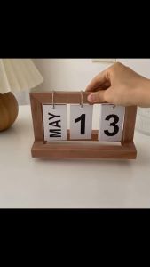 ปฏิทินหมุนหน้ากระดาษ ปฎิทินตั้งโต๊ะ ทำจากไม้ ของแต่งห้องสไตล์มินิมอล Wooden Calendar ตกแต่งโต๊ะ E71