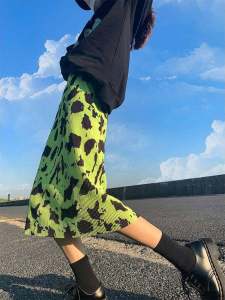 กระโปรงทรงเอเอวสูงลายเสือดาวสีเขียวฟลูออเรสเซนต์สำหรับผู้หญิง ฤดูใบไม้ผลิและฤดูใบไม้ร่วง กระโปรงทรงเอทรงตรงทรงสลิม