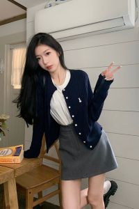 Áo Len Cardigan Dệt Kim Dài Tay Thêu Ôm Vừa Vặn Cho Nữ Mùa Thu 2025 Phong Cách Đại Học Áo Khoác Ngoài Mềm Mại Mặc Thường Ngày