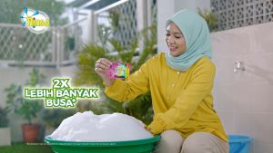 RINSO Anti Noda (Deterjen Cair Konsentrat dengan Pewangi) - Liquid Detergent Anti Bakteri