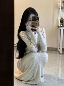 Fashionable Knitted Sweater And Mini Skirt Two-Piece Set Comfortable Cotton Material round Neck Short Sleeve Autumn Wear for Women