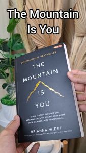 The Mountain Is You Versi Terjemahan Indonesia Buku Inspirasi Dan Motivasi Islami Buku Original
