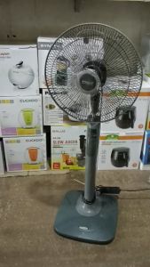 Quạt cây Phong Lan bảy cánh có khiển mới màu ghi