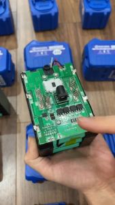 Pin 15Cell Navara Promax có đèn báo pin mạch 4 mosfet Chân pin phổ thông