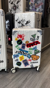 Vali A sticker màu trắng sữa size 20size 28 Cao cấp(sẵn)