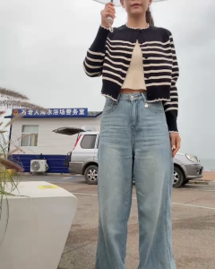 janunstudio • OJO jeans 1 สี (กางเกงยีนส์โอโจ้) - ดีเทลเส้นคู่ด้านข้าง เสกหุ่นเพรียว ผ้านุ่ม ยืดหยุ่น ทรงกระบอกกลาง