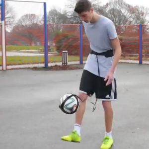 Soccer Training Belt Soccer Trainer Adjustable Black Football Training Belt Soccer Ball Juggle Bags Adjustable Football Kick Trainer Soccer Ball Training Equipment Elastic Practice Belt Sports Assistance