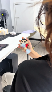 Gantungan Kunci Kucing Telur Tarik Kreatif+Cute Mini Hand Fan Mainan Baru Dan HOT/Shinchan Keychain Fan Kipas Angin/Gantungan Tas Sekolah Liontin Aksesori Lucu Untuk Wanita/Gantungan Kunci Mobil Motor/Hadiah Mainan Ransel