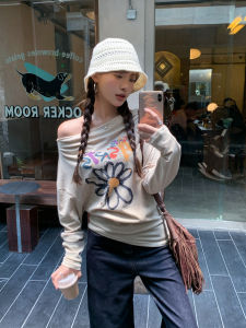 Áo Thun Dài Tay in Họa Tiết Thiết Kế Eo Ôm Dáng Màu Đào Cho Nữ Mùa Thu Phong Cách Mới Đa Năng Một Bên Vai