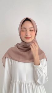 Jilbab Segi Empat Bella Aquare Polos: Desain Elegan & Nyaman