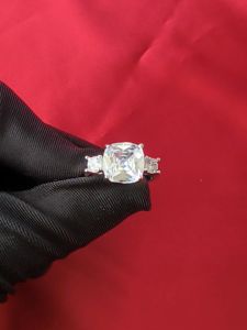 Diamcity 5 Karat & Cincin Moissanite Hot Sale: Hadiah Terbaik untuk Wanita
