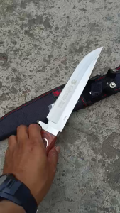 Pisau Kukus Kulit Hitam Pekat Columbia SA72 dengan Gagang Jelapang Klasik