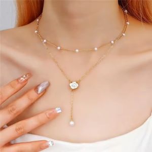 สร้อยคอจี้พู่ห้อยรูปดอกคาเมลเลียไข่มุกสองชั้นสำหรับผู้หญิงเซ็กซี่โซ่ไหปลาร้าของขวัญสำหรับงานเลี้ยง