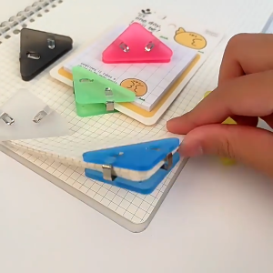 LVYIMAO 1ชิ้นคลิปหนีบกระดาษสำหรับสำนักงานประสานเครื่องเขียนหลายสีตู้หนังสืออุปกรณ์เครื่องเขียนตัวจับยึดมุมขอบแฟ้มเครื่องเขียนที่สร้างสรรค์