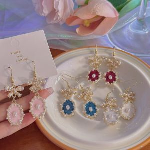 Retro Court Girl French Pearl Butterfly Knot Earrings Women Baroque Oil Painting Feeling Ear Jewelry No Piercing Clip-Ons