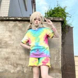 เสื้อทีเชิ้ตแขนสั้นสีรุ้งหวานแหววมัดย้อมแบบดั้งเดิมเสื้อแฟชั่นผู้หญิงลดอายุสไตล์เพรพพี้ทรงหลวมน่ารักสำหรับผู้หญิง