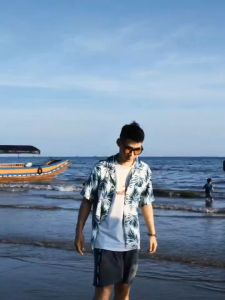 Loose Lapel Fashion Tops New style Hawaii beach Short sleeve Casual Floral Shirts