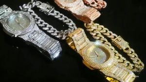 TIGERAO นาฬิกาผู้ชาย Hip Hop สไตล์ Gold นาฬิกาควอตซ์เพชรสแตนเลสนาฬิกาแฟชั่น Chronograph Relogio Masculino T51