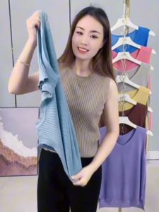 เสื้อกั๊กไหมพรมสีพื้นราคาโรงงาน มี 8 สีให้เลือกค่ะ