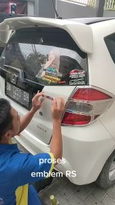 Emblem Honda RS Logo Belakang Bahan Lapis Mika Anti Pudar Ukuran 107 x 27 x 03cm